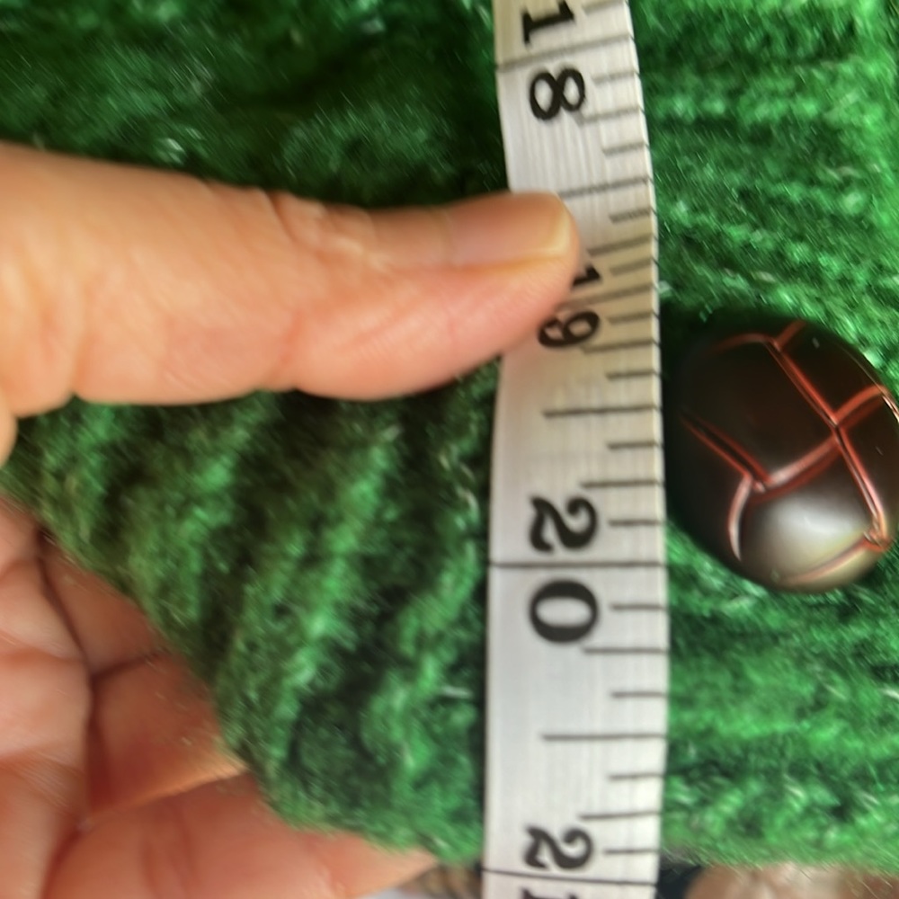 Oversized green cardigan with brown buttons - Picture 9 of 10